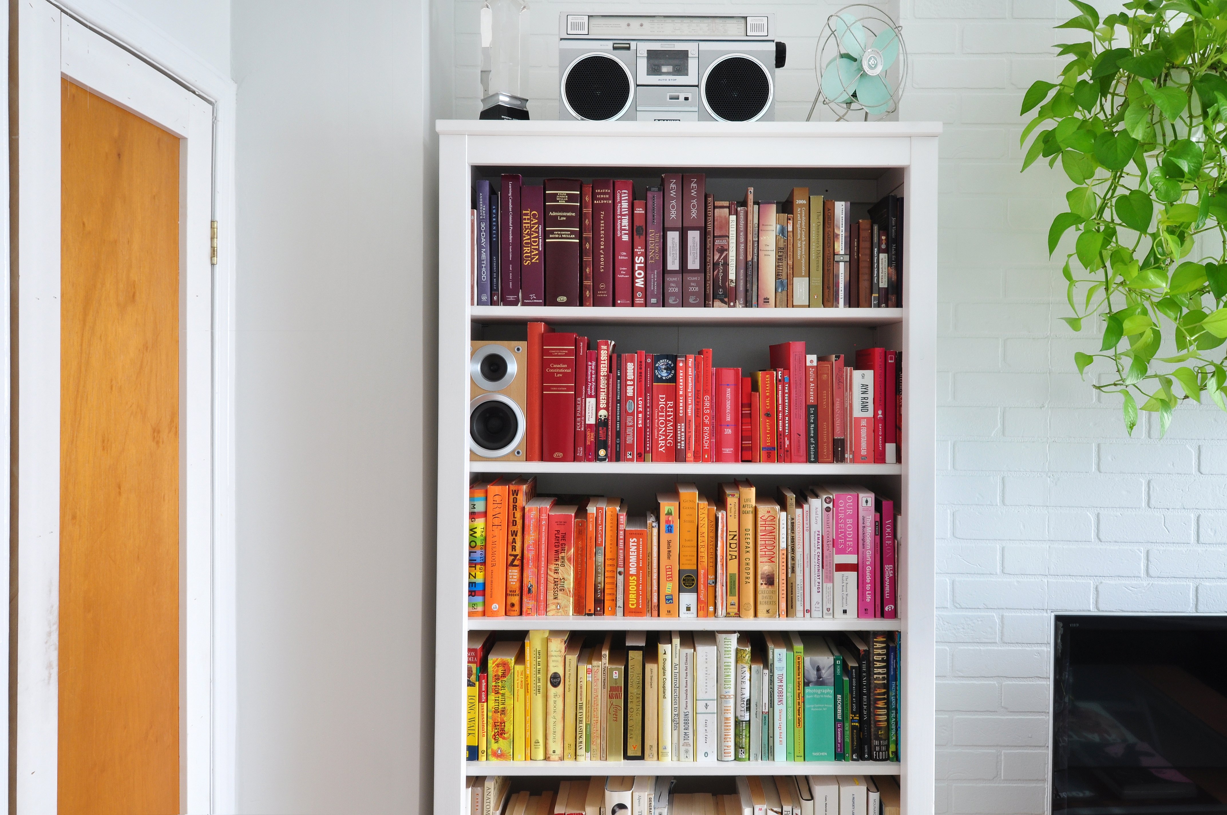 rainbow your bookshelf